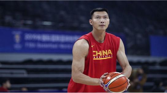中国篮球的荣光，球迷内心的安全感，易建联用实力诠释领袖的含义(4)
