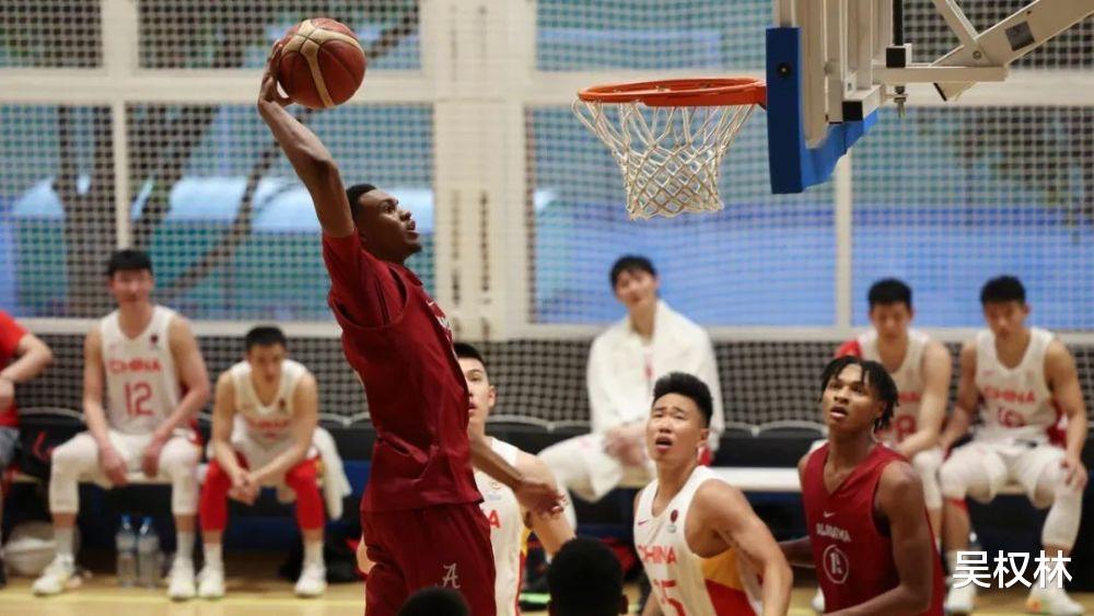 中国男篮输给美国大学生，中美篮球的实力差距究竟有多大？(1)