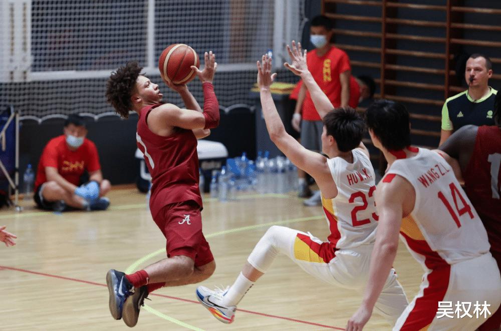 中国男篮输给美国大学生，中美篮球的实力差距究竟有多大？(4)