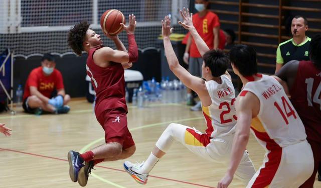 中国男篮迎来挑战，将对阵加州伯克利男篮，对方排名NCAA第150名(2)
