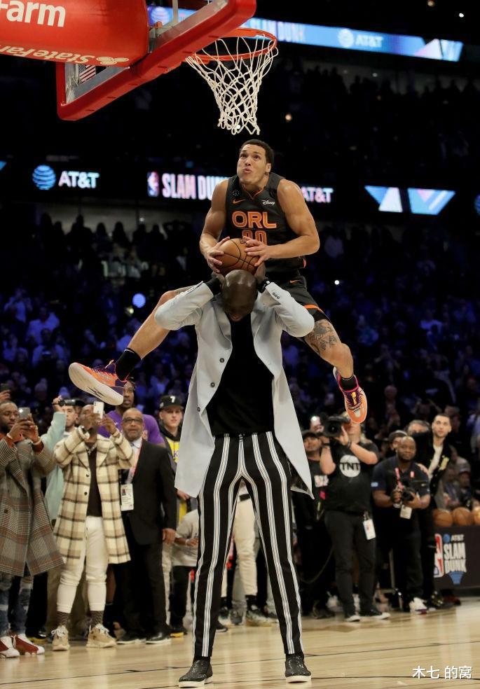 站着扣篮的“黑姚明”塔科-法尔，NBA第一高度空降CBA！(6)