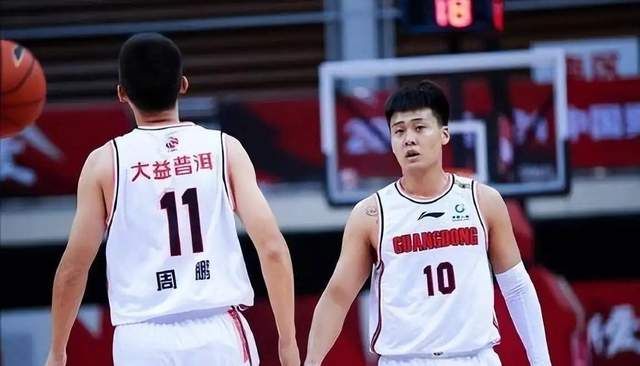 广东男篮宣布最新签约，李春江目标球员留队，杜峰这下放心了(1)