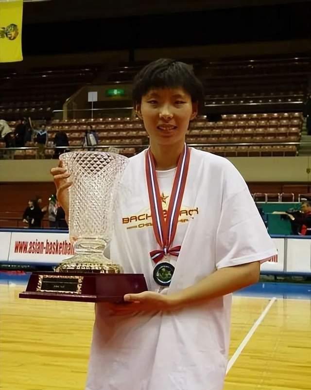 陈楠：中国女篮16年的内线顶梁柱，为了国家队高龄复出，现状如何(6)