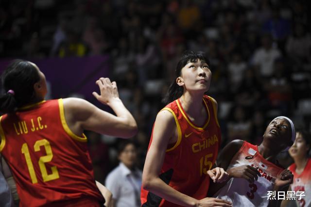 中国女篮为什么实力越来越强？看看我们的锋线上的球员就可以明白