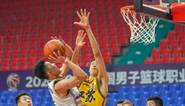 廖三宁真不能打控卫，但他16分16篮板，却透露出惊人的潜力(4)