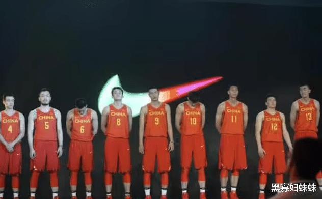 中国男篮冲击明年的世界杯8强，还得选以下12人的阵容