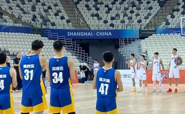 首秀16分8篮板！辽宁男篮新星大爆发，面对上海不手软，让人期待(4)