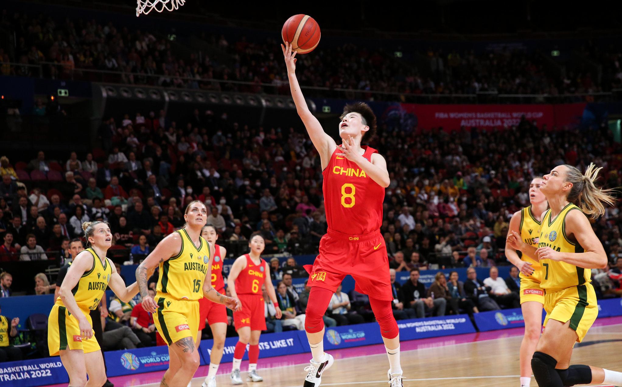 战术封神！郑薇指导大胆轮换，中国女篮送惊喜，团体篮球真的有用(4)
