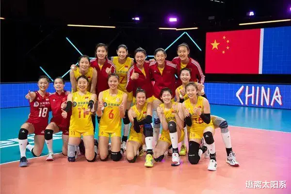 中国女篮赢球，前国脚徐亮剖析中国女子三大球为什么成绩好(2)