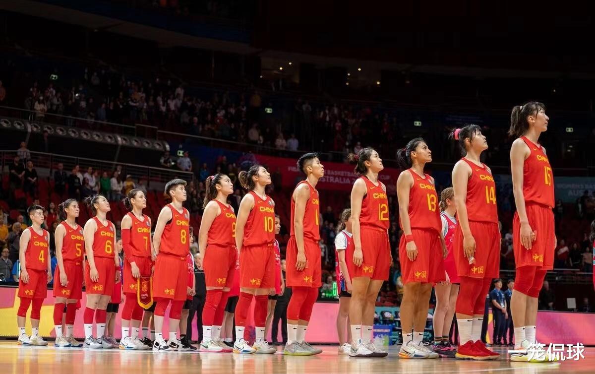 大反转！中国女篮获银牌后，郑薇宣布意外决定，姚明放心了