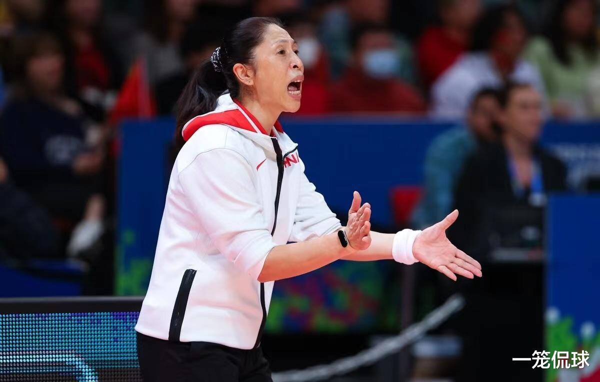 大反转！中国女篮获银牌后，郑薇宣布意外决定，姚明放心了(3)