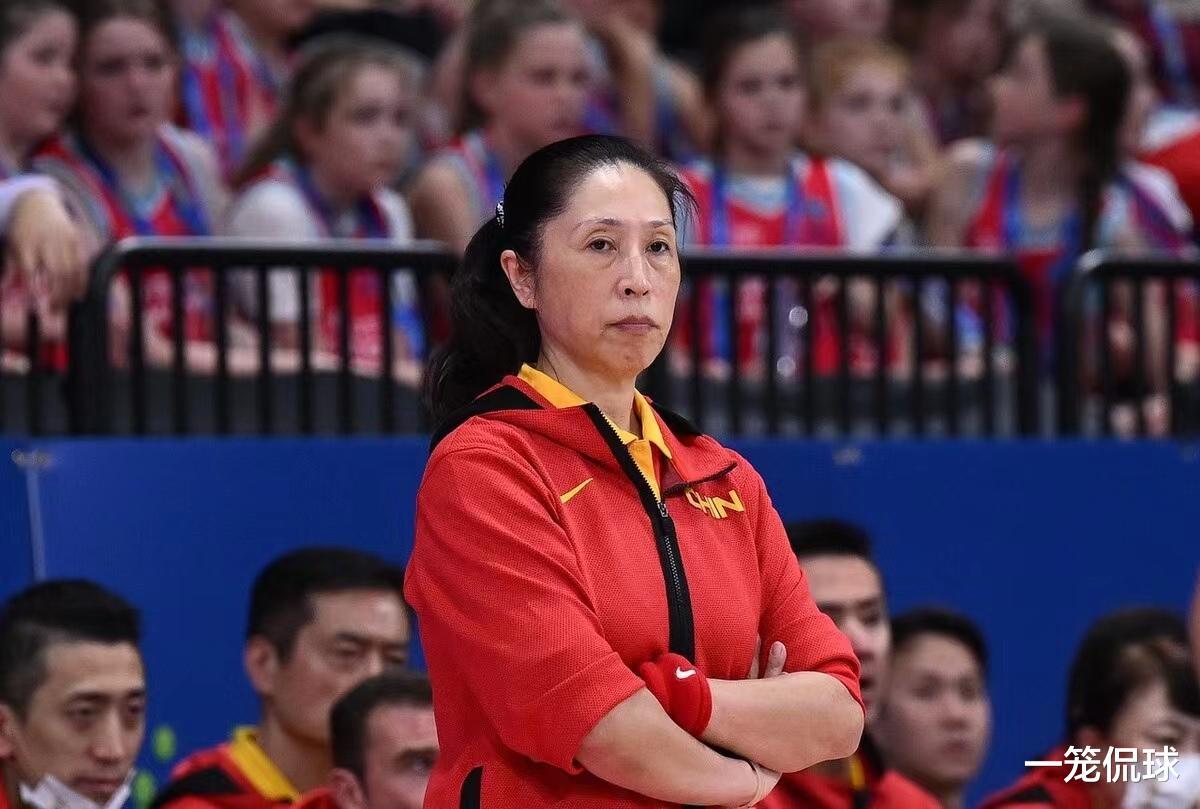 大反转！中国女篮获银牌后，郑薇宣布意外决定，姚明放心了(4)