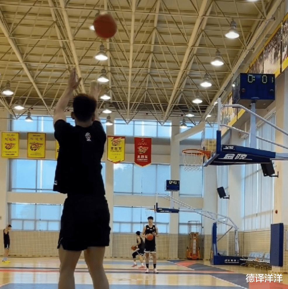病情复发了？广东潜力新星再度伤停，恐告别篮球生涯！