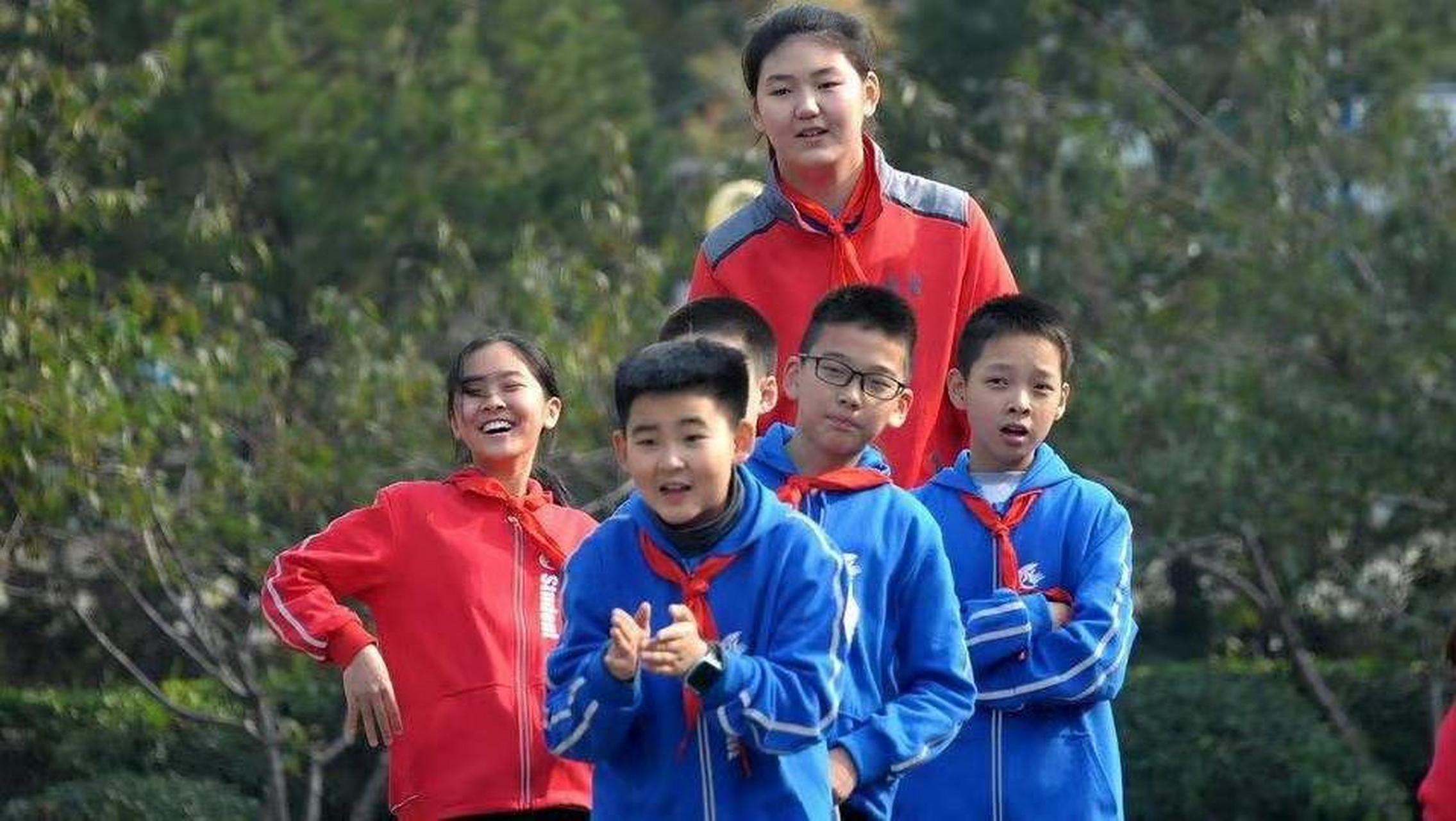 中国女篮回国休息，山东青少年球员张子宇表现出色，未来可期(2)