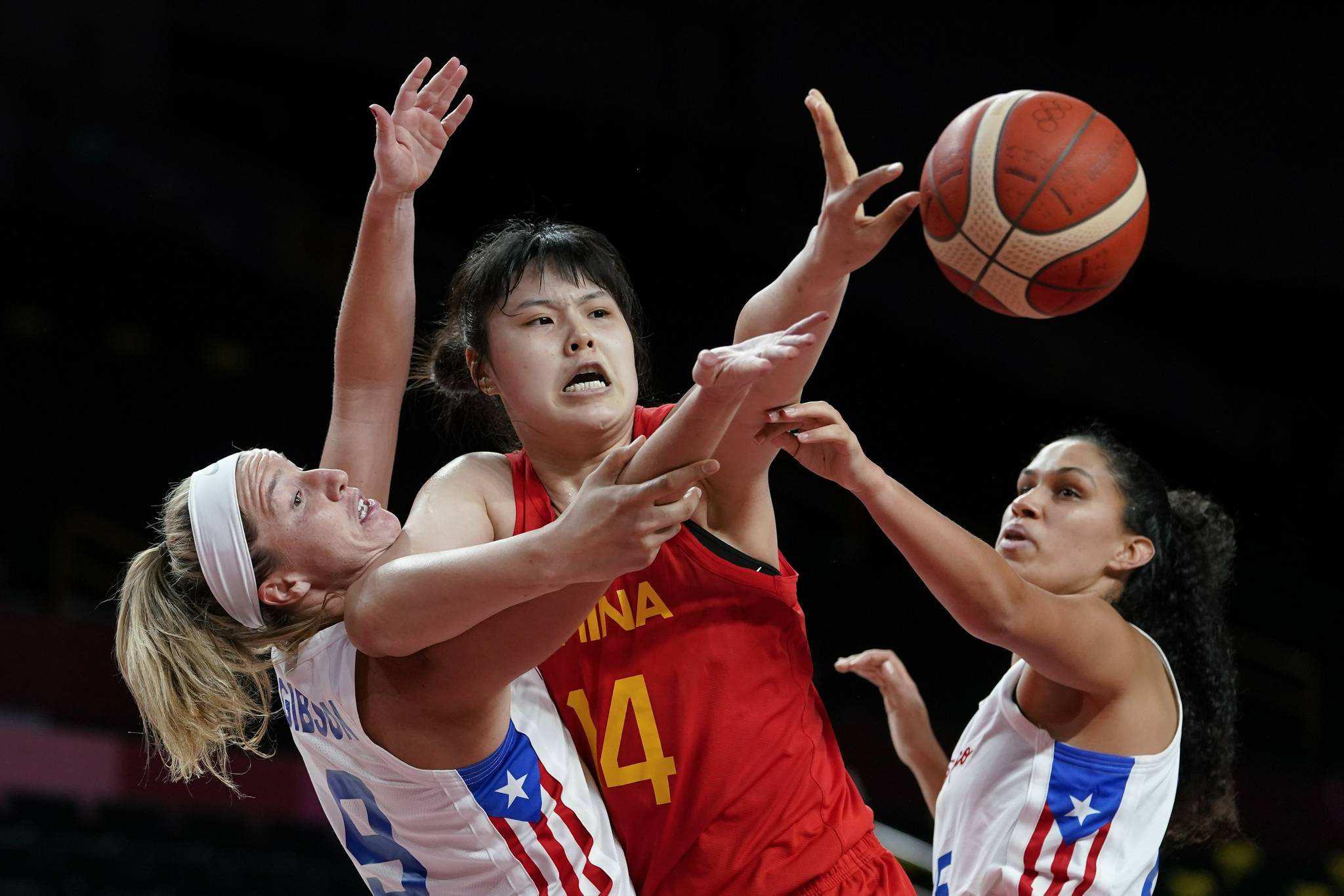 中国女篮回国休息，山东青少年球员张子宇表现出色，未来可期(4)