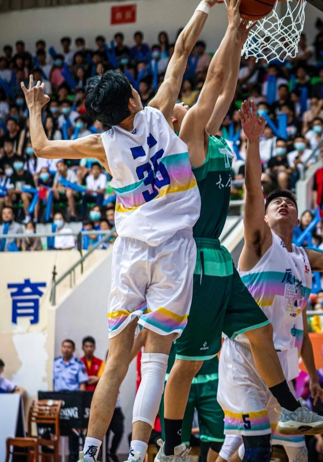 曾单场狂砍21篮板的“CUBA小周琦”，出现在上海青年队名单中…(1)