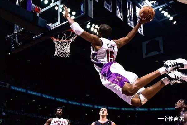 NBA角度最刁钻的7张照片：手臂穿过篮板，奥尼尔体味“攻击”对手(3)