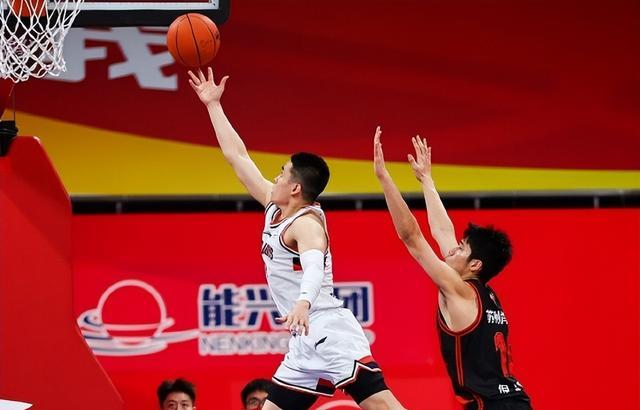 CBA最新积分榜：上海豪取7连胜挤进前八，广州95-67大胜苏州(4)