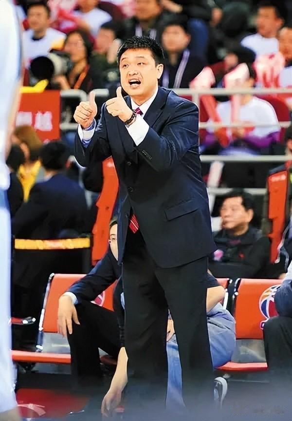 中国篮坛好教练闵鹿蕾：体贴爱人，钟爱儿子，孝顺父母(9)