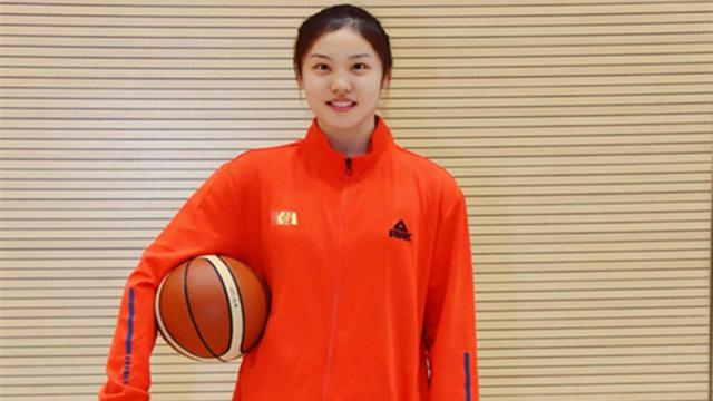 中国女篮队员实力强势，颜值高身材高挑，盘点六大女神都有谁呢？(3)