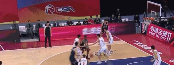 开场48秒就把人换下，杜锋可真难“伺候”，中国篮球靠骂就行了？(2)