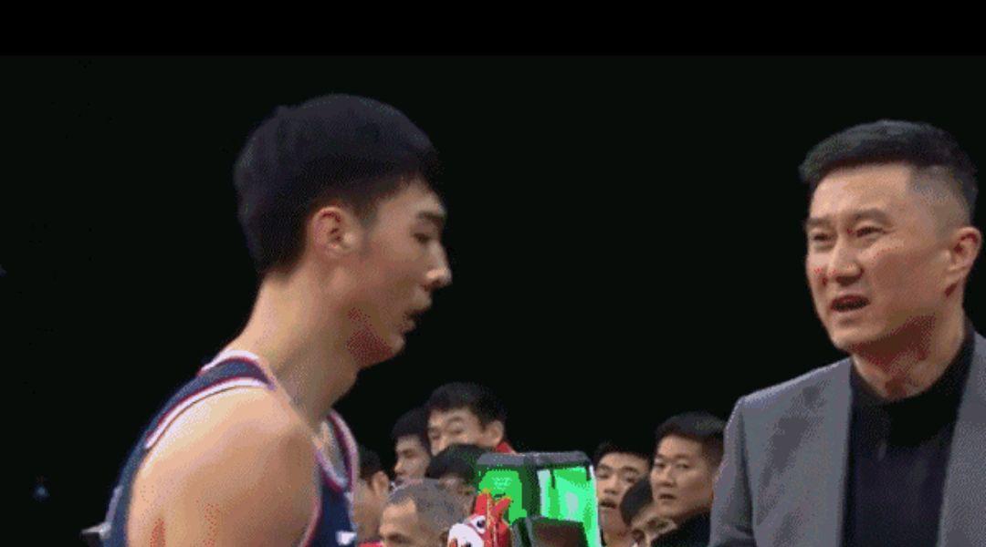 开场48秒就把人换下，杜锋可真难“伺候”，中国篮球靠骂就行了？(4)