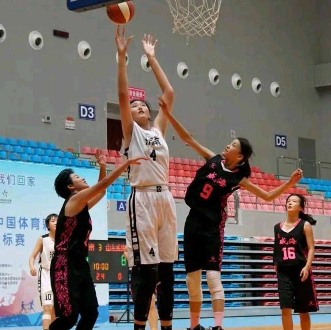 全面升级！中国女篮又出新星 2米26大有可期 单场68+25被称女姚明(2)
