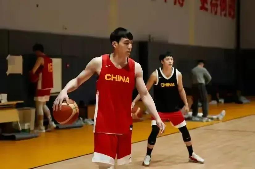 中国男篮最强14人出炉，球迷不再驳斥！锋线集群崛起！一人最可惜(3)