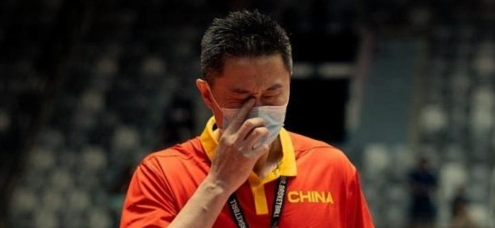 老乔真厉害！一场比赛未打中国男篮却扶摇直上，究竟是捧杀还是？(4)