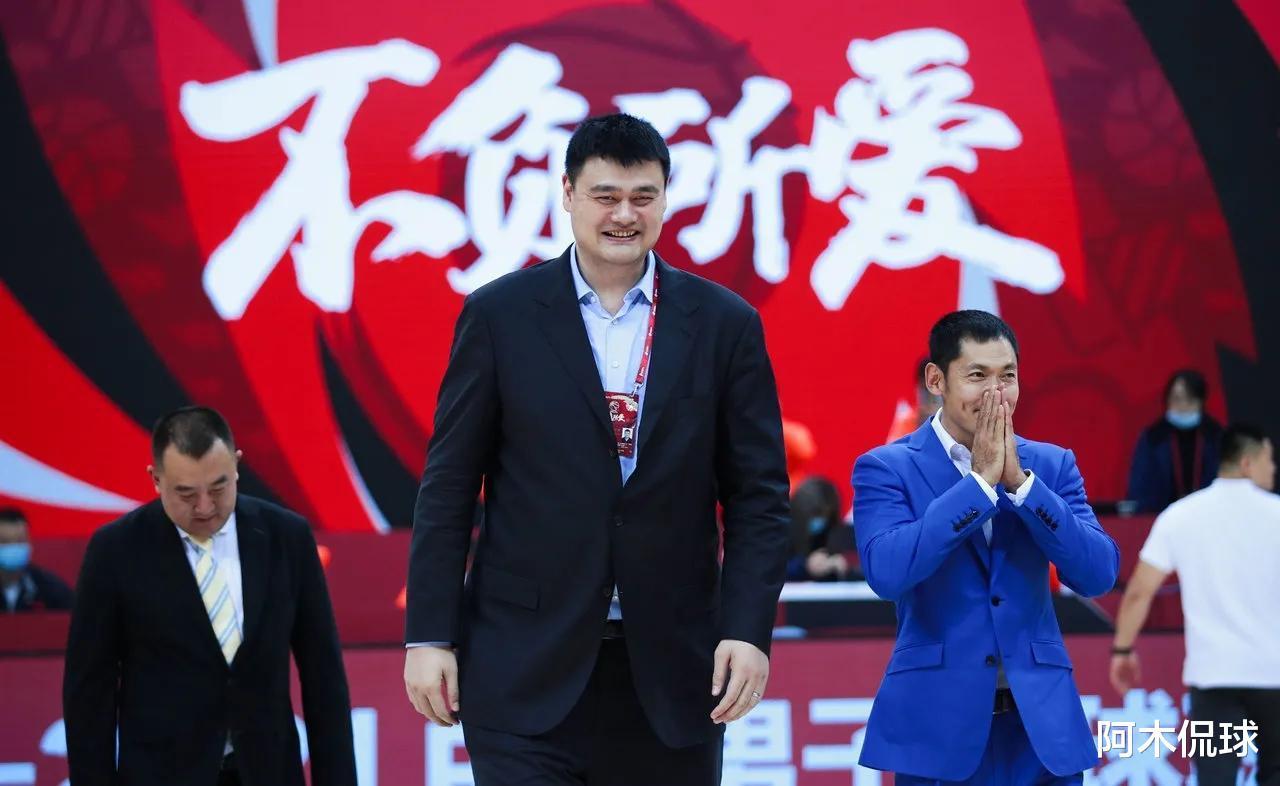 三方博弈，周琦成为最终的赢家恢复自由身，中国篮协为周琦开绿灯后一地鸡毛(1)