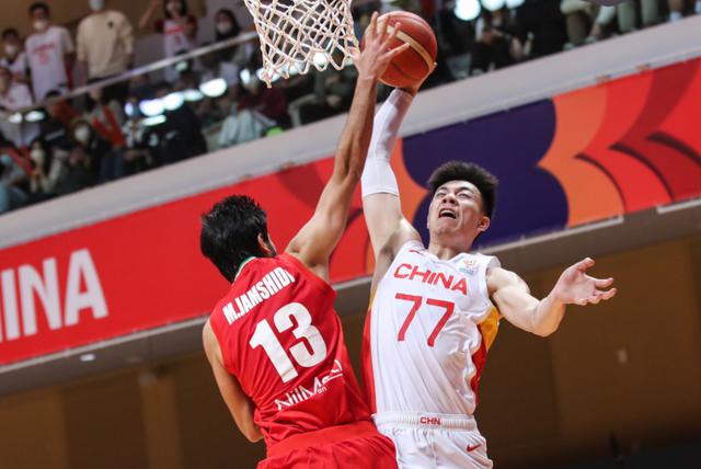 中国男篮力克伊朗，六球员亮眼，曾凡博表现灾难，正负值-14最低(2)