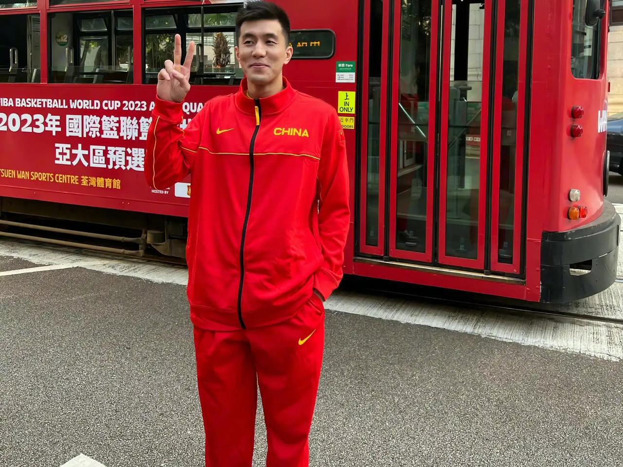 郭艾伦出现发烧和咳嗽的情况，他可能会缺席与上海男篮的比赛！

郭艾伦本人在北京时(1)