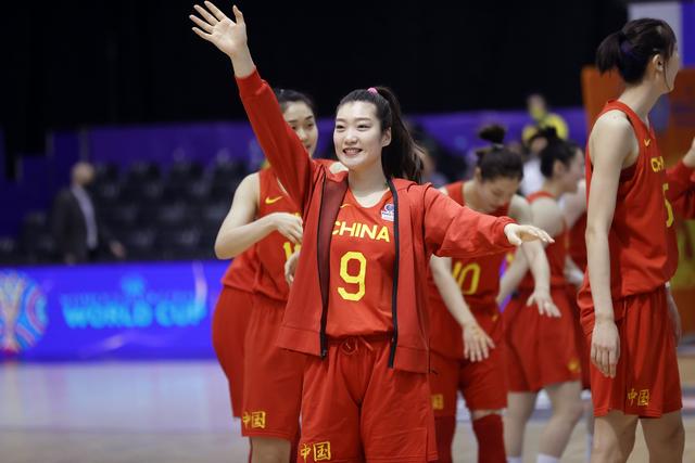 李梦小三事件升级！中国女篮取消大型活动计划，全员27人受波及(2)