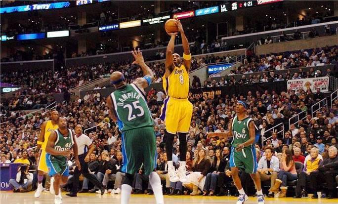 NBA经典故事：06年科比“恐吓”伊戈达拉被“打脸”，暴露真实球品(2)