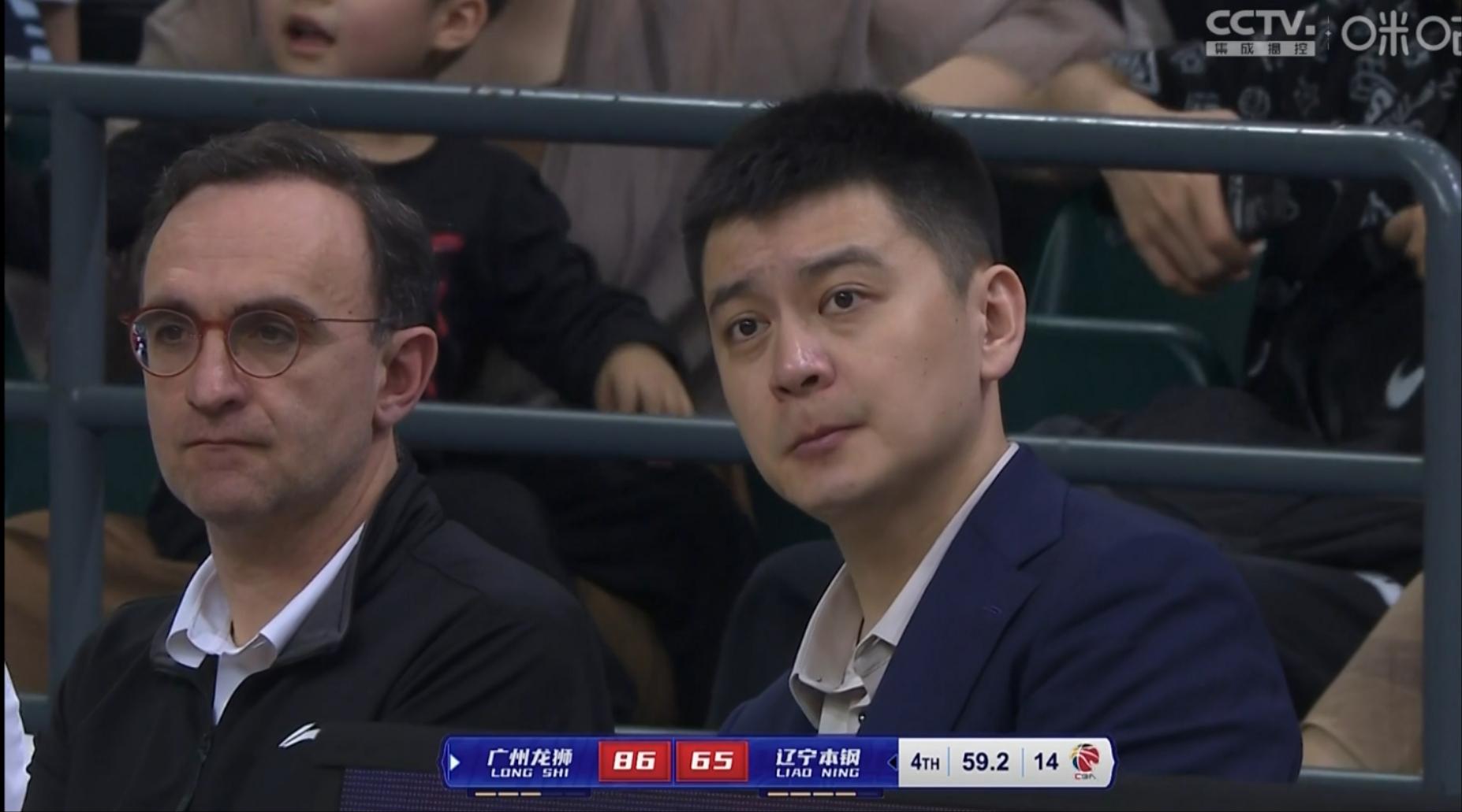 大失所望！广州辽篮比赛尚未结束，乔帅直接离开，表情略显复杂！