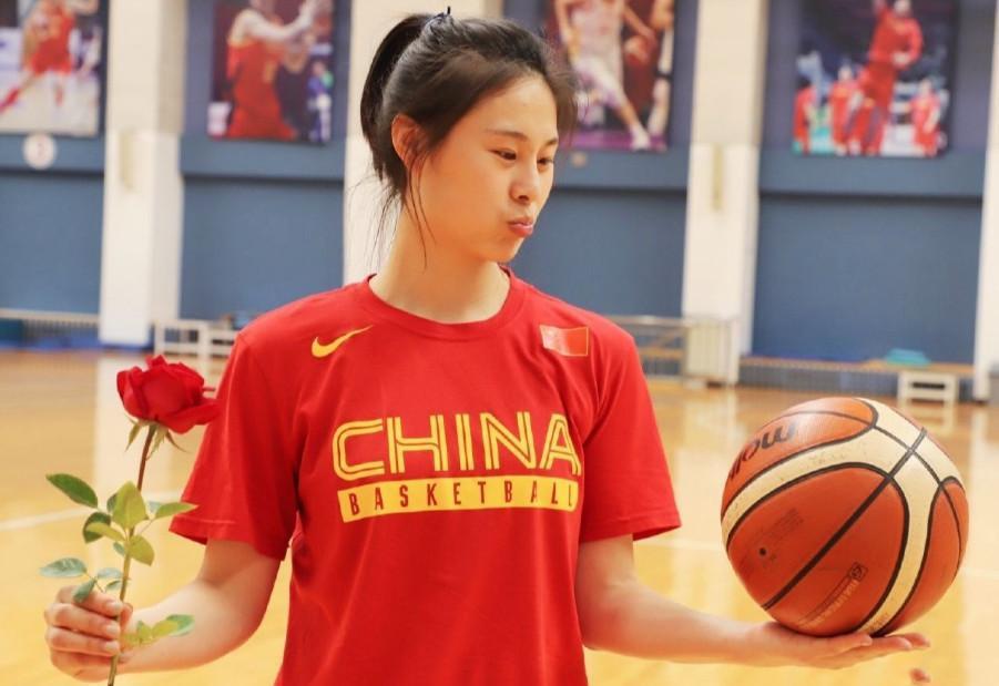 中国女篮新情况，27岁王思雨公布喜讯，球迷纷纷送上祝福