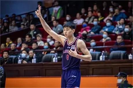 广州男篮是本赛季CBA最大黑马，没有悬念了吧？
崔永熙是中国男篮最有潜力的超新星