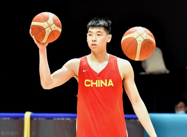 连最佳防守都排第三！看了他的获奖清单，中国男篮出新“王者”了(5)
