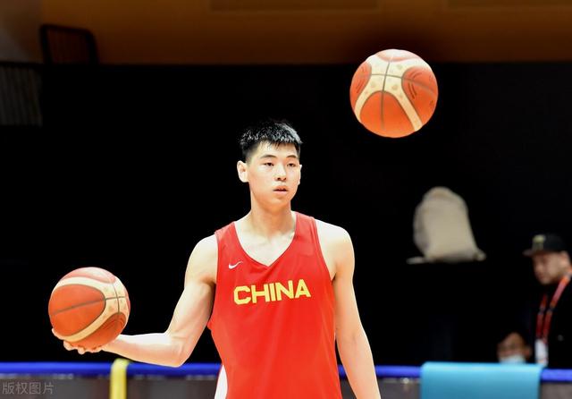 连最佳防守都排第三！看了他的获奖清单，中国男篮出新“王者”了(8)