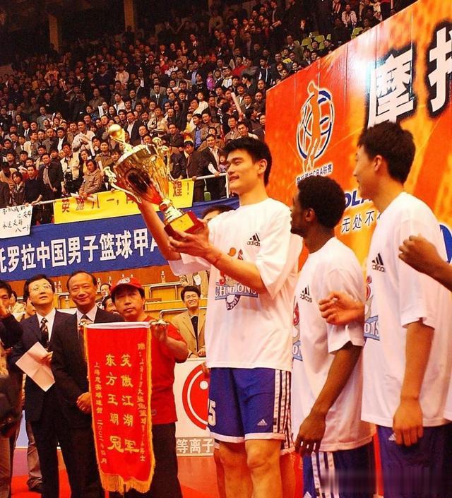 CBA消息：上海队冠军奖杯下落不明，江苏与上海不存在金钱交易(1)