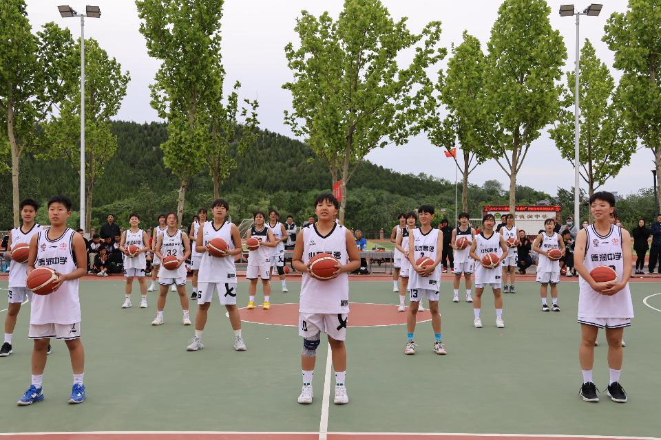 以篮球致青春！济南市“泉城杯”校园篮球联赛市级精英赛揭幕(2)