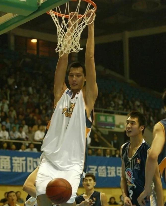 中国男篮现役老大哥--易建联 他当年的NBA追梦之路是如何的？(4)