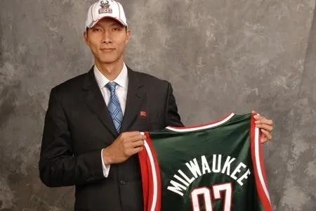 中国男篮现役老大哥--易建联 他当年的NBA追梦之路是如何的？(5)