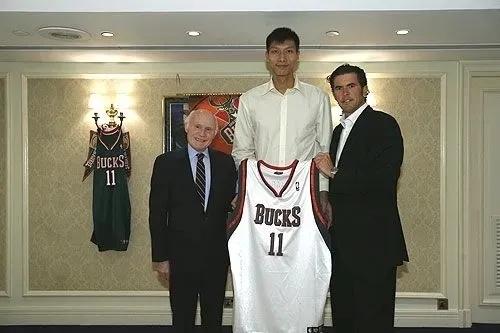 中国男篮现役老大哥--易建联 他当年的NBA追梦之路是如何的？(6)