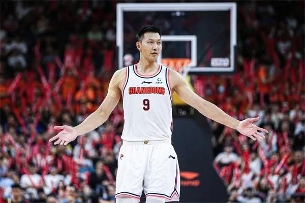 中国男篮现役老大哥--易建联 他当年的NBA追梦之路是如何的？(16)