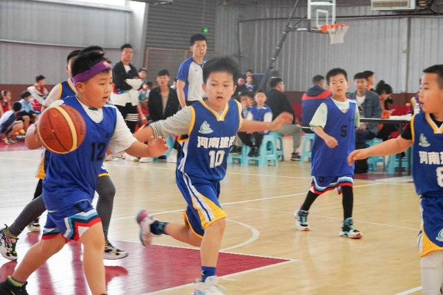 郑州市校园篮球联赛（小篮球）小学组收官(3)