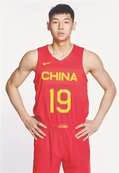 中国男篮大名单，重口难调，选人该考虑两方面。(5)