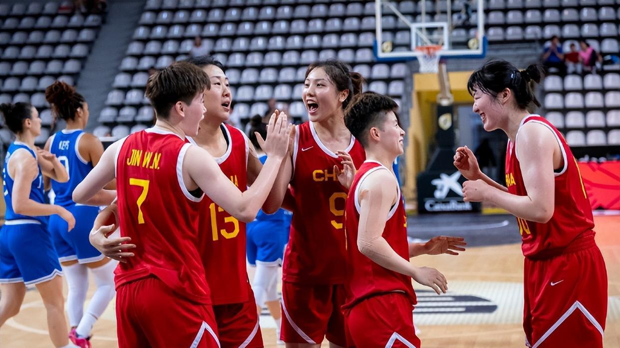 中国女篮最新消息！热身赛输31分，李缘受伤，王思雨或缺席亚洲杯(4)