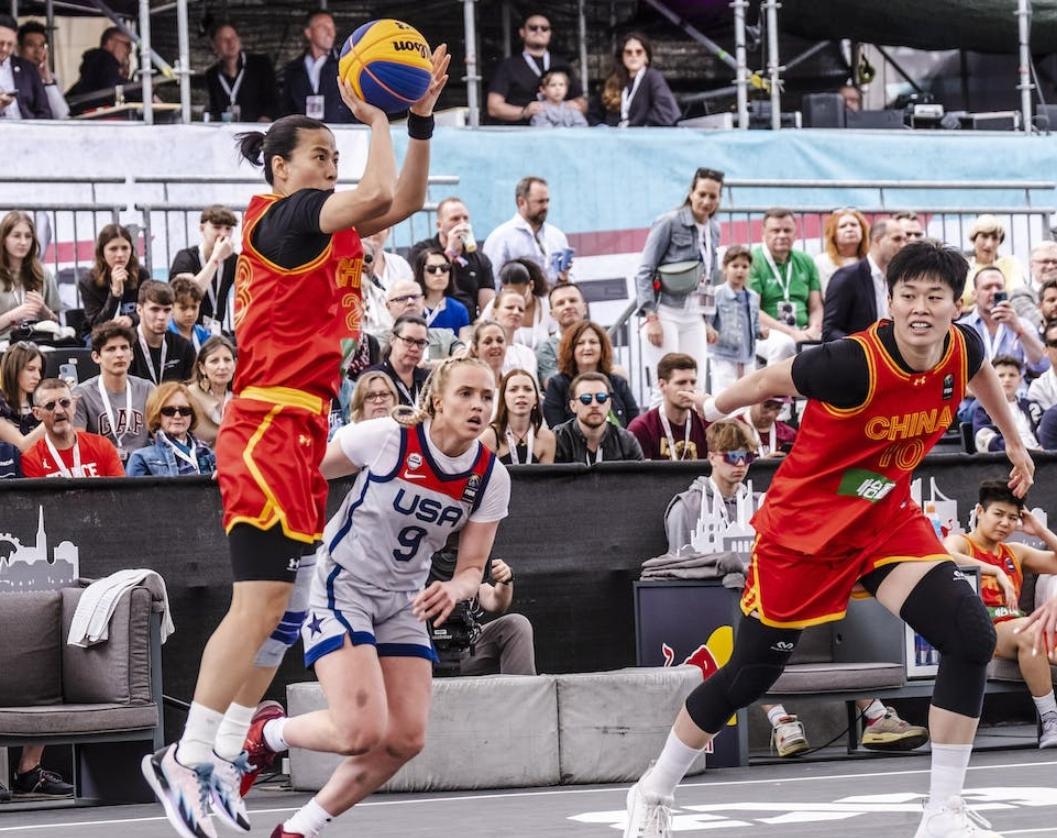 黑哨！中国女篮遭遇不公平吹罚，裁判送澳大利亚女篮铜牌，严查！(2)