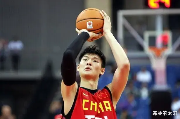 中国男篮又一名冉冉升起的新星，身体天赋极佳，未来可立足NBA(3)